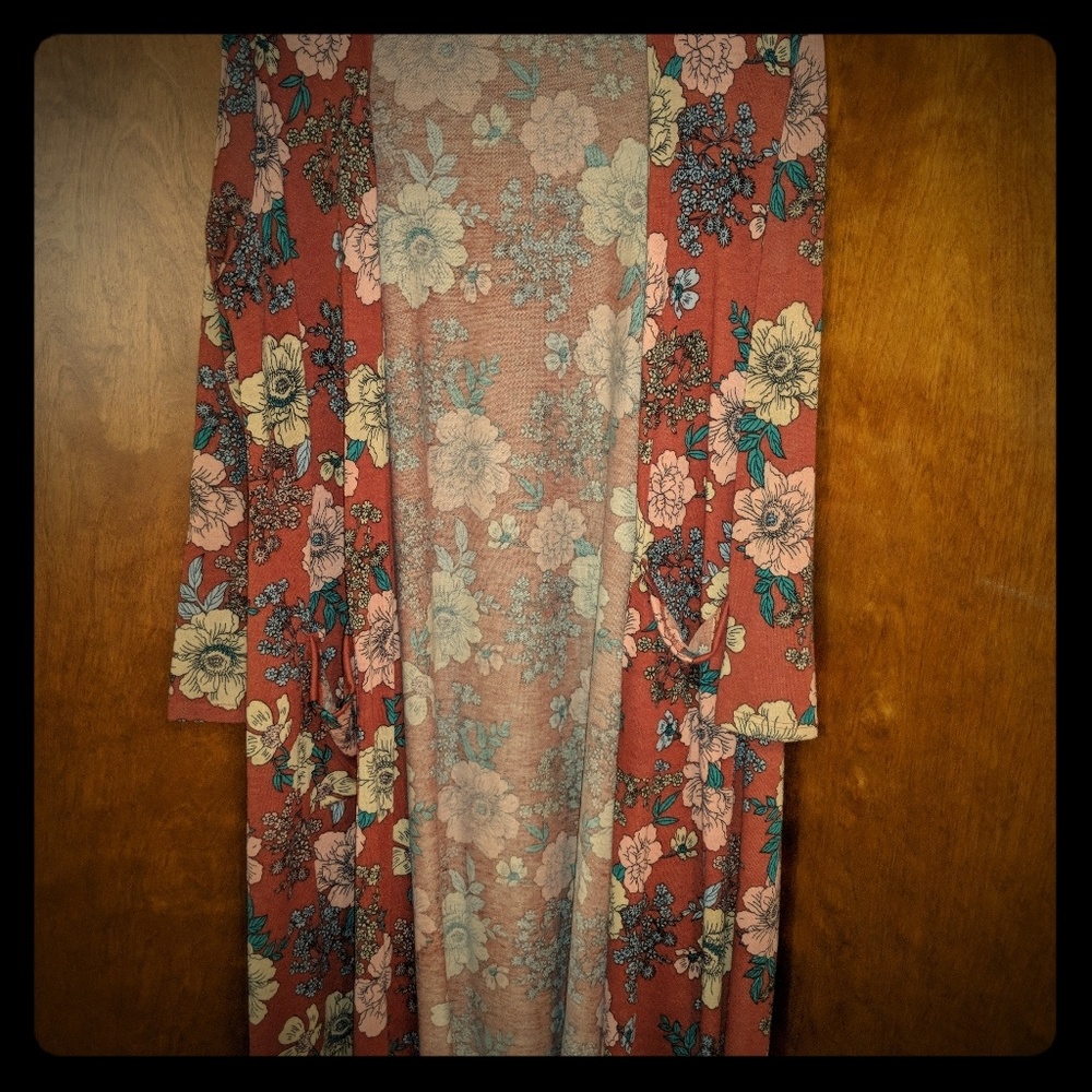 Medium Lula Roe Sarah duster